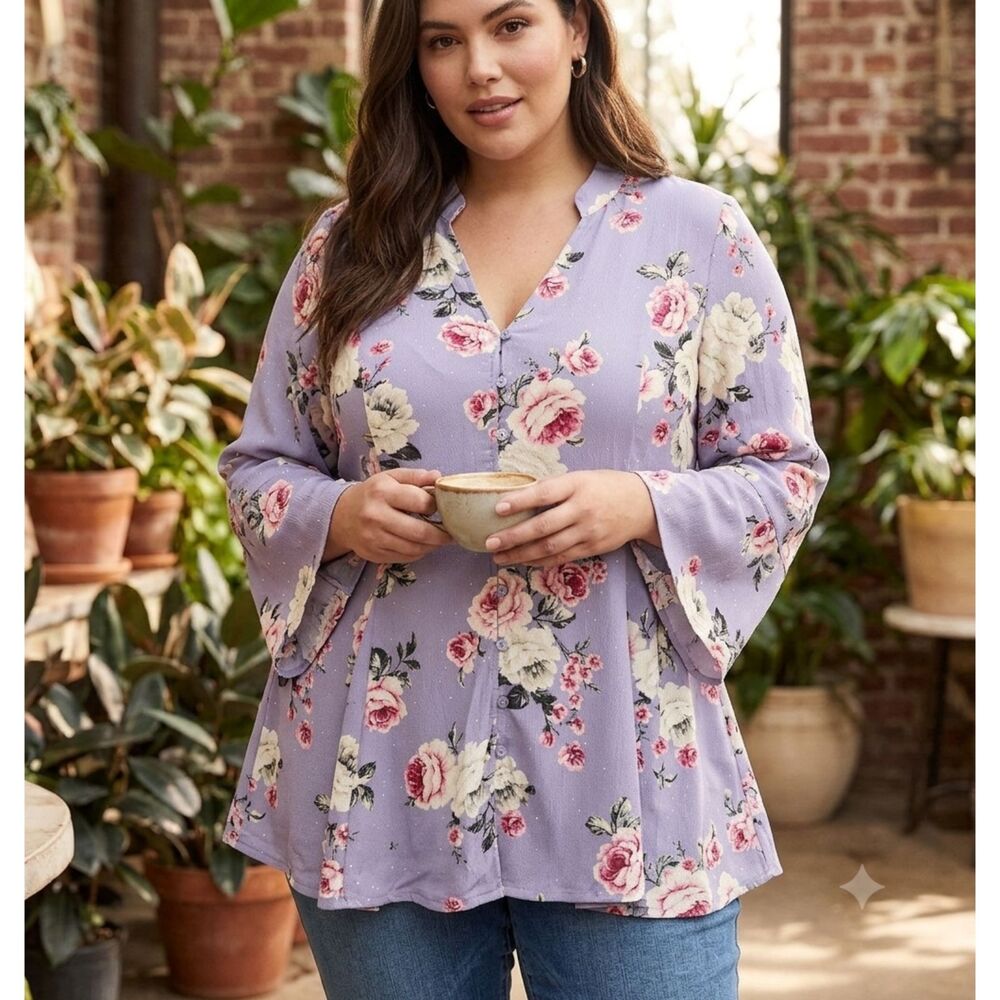 Torrid Floral Babydoll Top Size 4 4X Bell Sleeve Button Front Romantic Roses